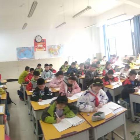 宝塔小学小雏鹰硬笔书法社团(二三年级)三月份活动剪影