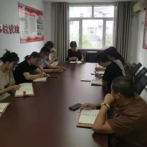 振头街道行政综合服务中心学“四办”，用“四心”助力辖区市场主体经济发展