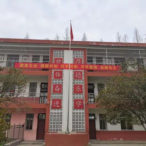 中心校领导检查指导甘岸村小学教学常规工作