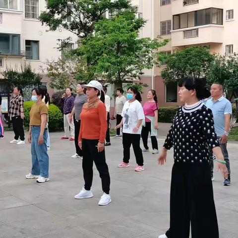 “八段锦”教学进小区