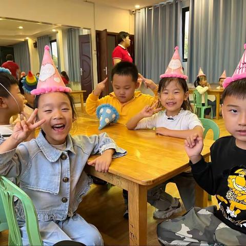 【生日共聚，快乐同享】-莱悦幼儿园8月、9月份生日会