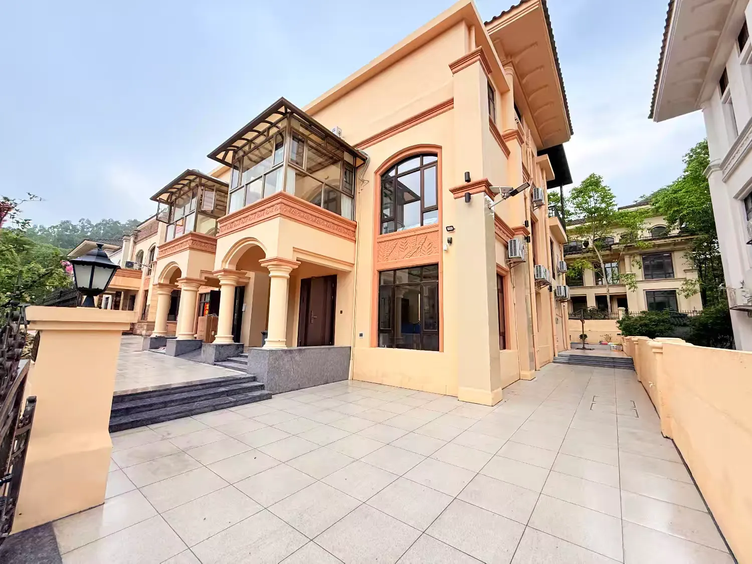 清远恒大9房17床8卫全新豪华装修网红简约别墅独立K房温泉泳池