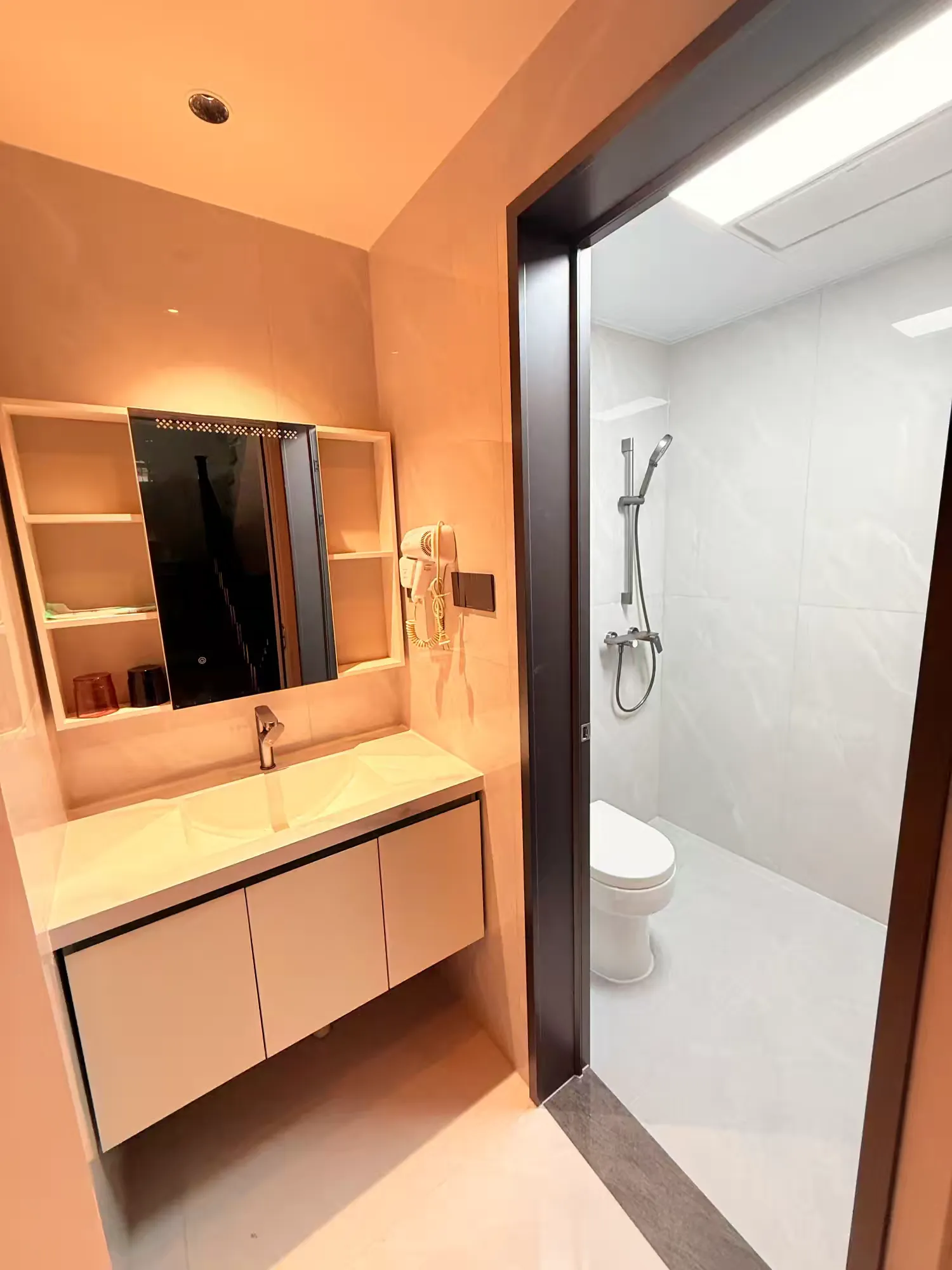 清远恒大9房17床8卫全新豪华装修网红简约别墅独立K房温泉泳池