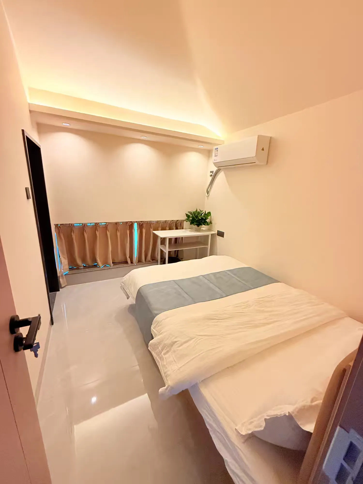 清远恒大9房17床8卫全新豪华装修网红简约别墅独立K房温泉泳池