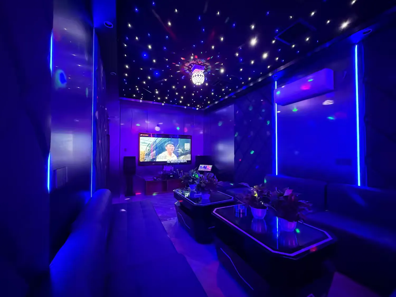 清远恒大9房17床8卫全新豪华装修网红简约别墅独立K房温泉泳池