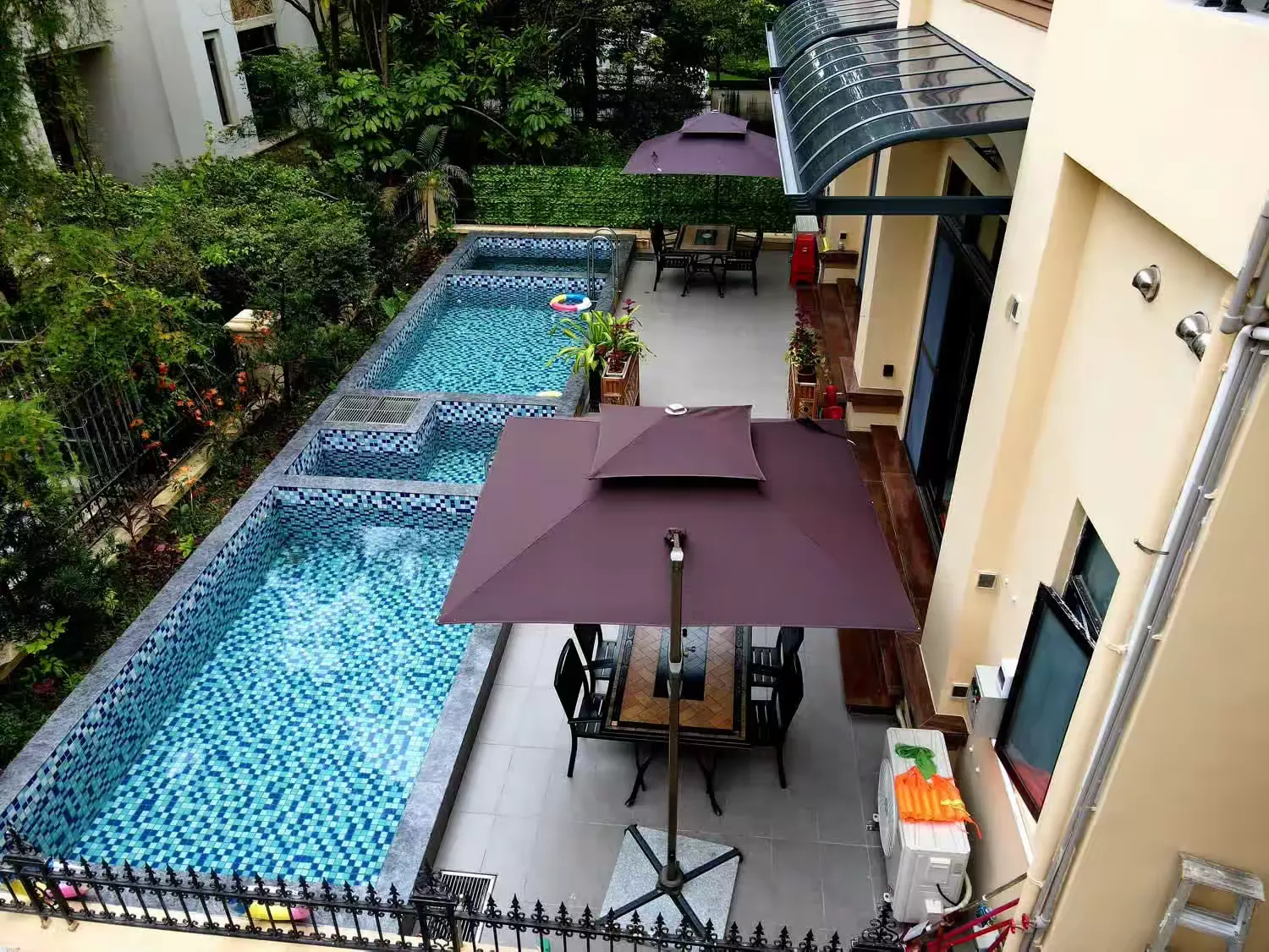 清远恒大新装修全瓷砖上墙简约别墅10房24床10卫