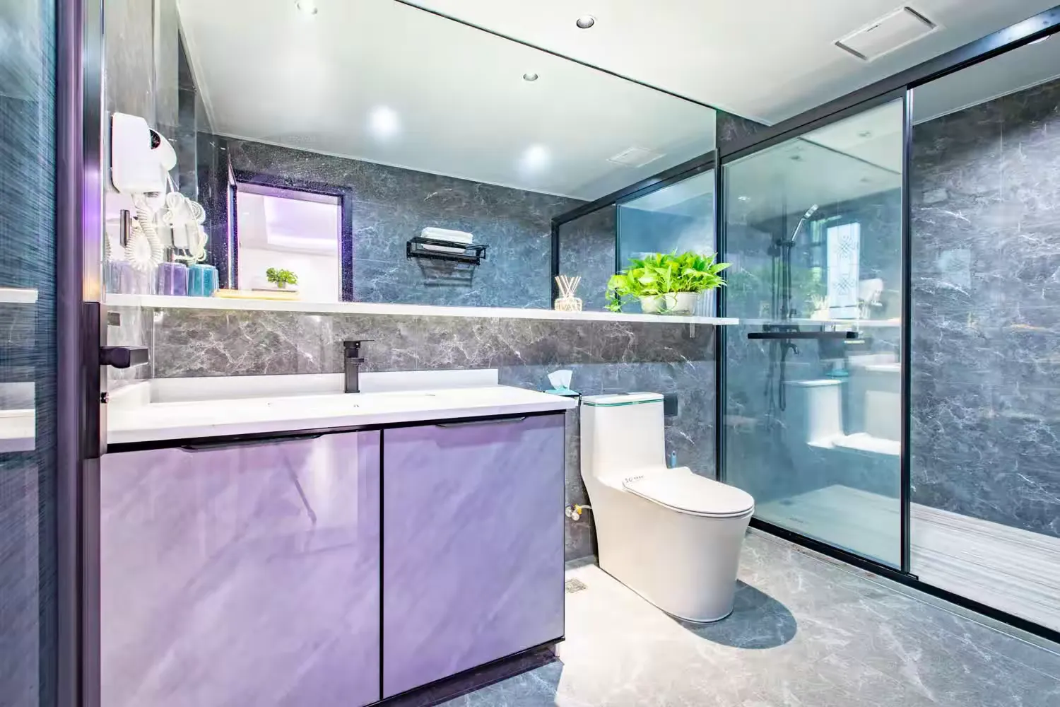 清远恒大新装修全瓷砖上墙简约别墅10房24床10卫