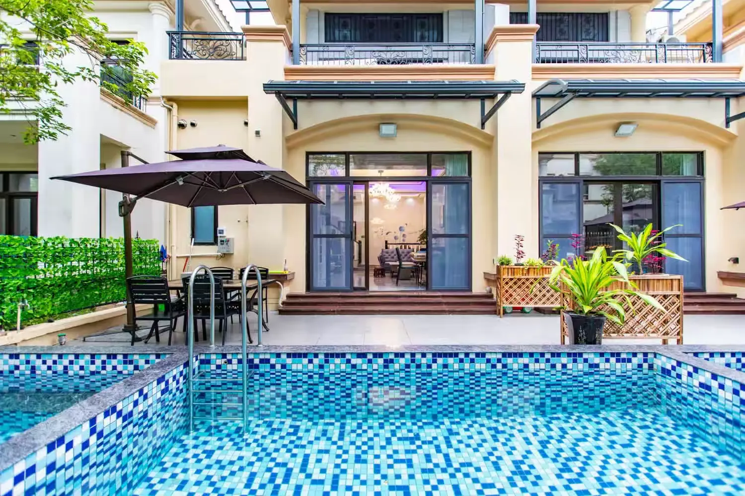 清远恒大新装修全瓷砖上墙简约别墅10房24床10卫