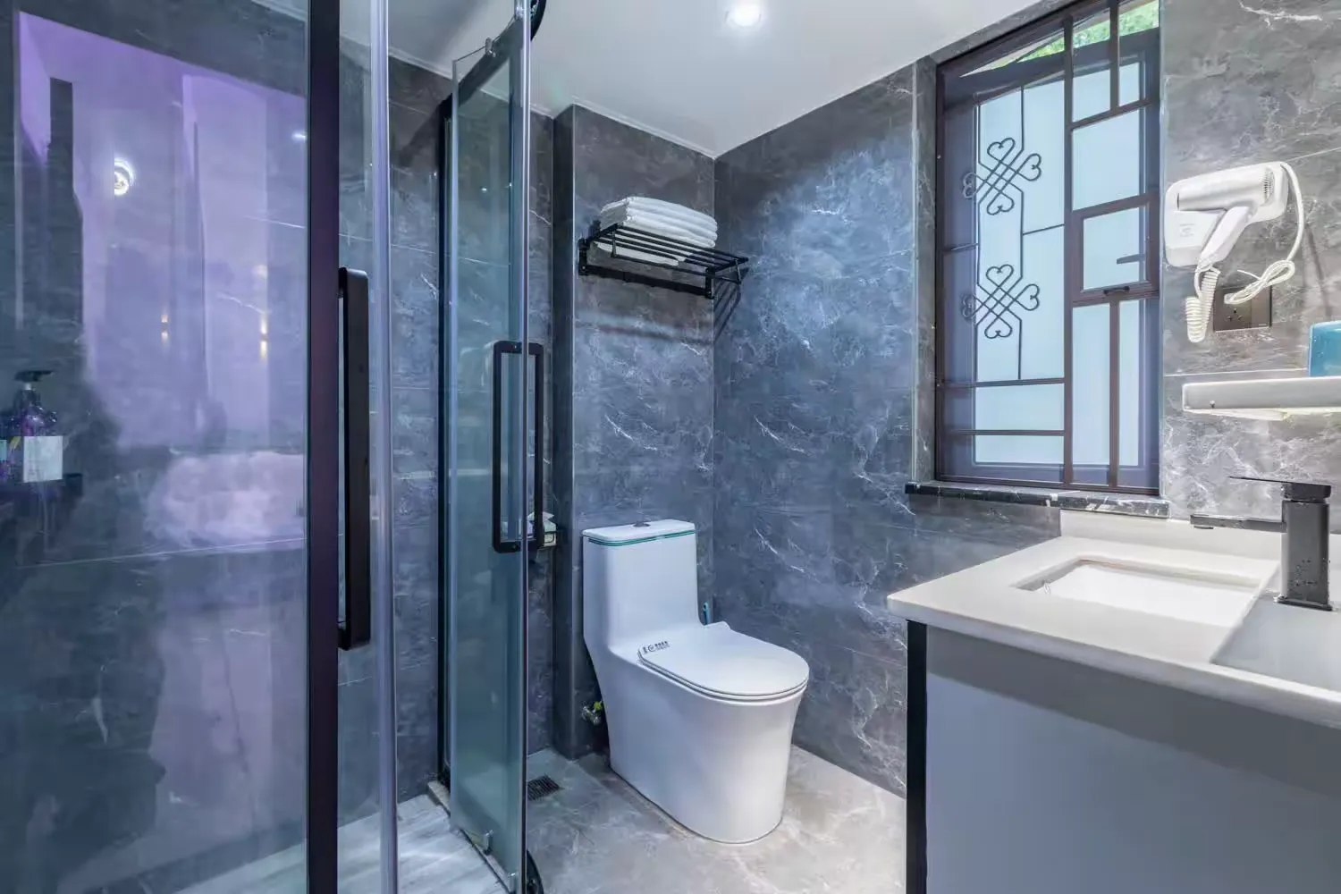 清远恒大新装修全瓷砖上墙简约别墅10房24床10卫