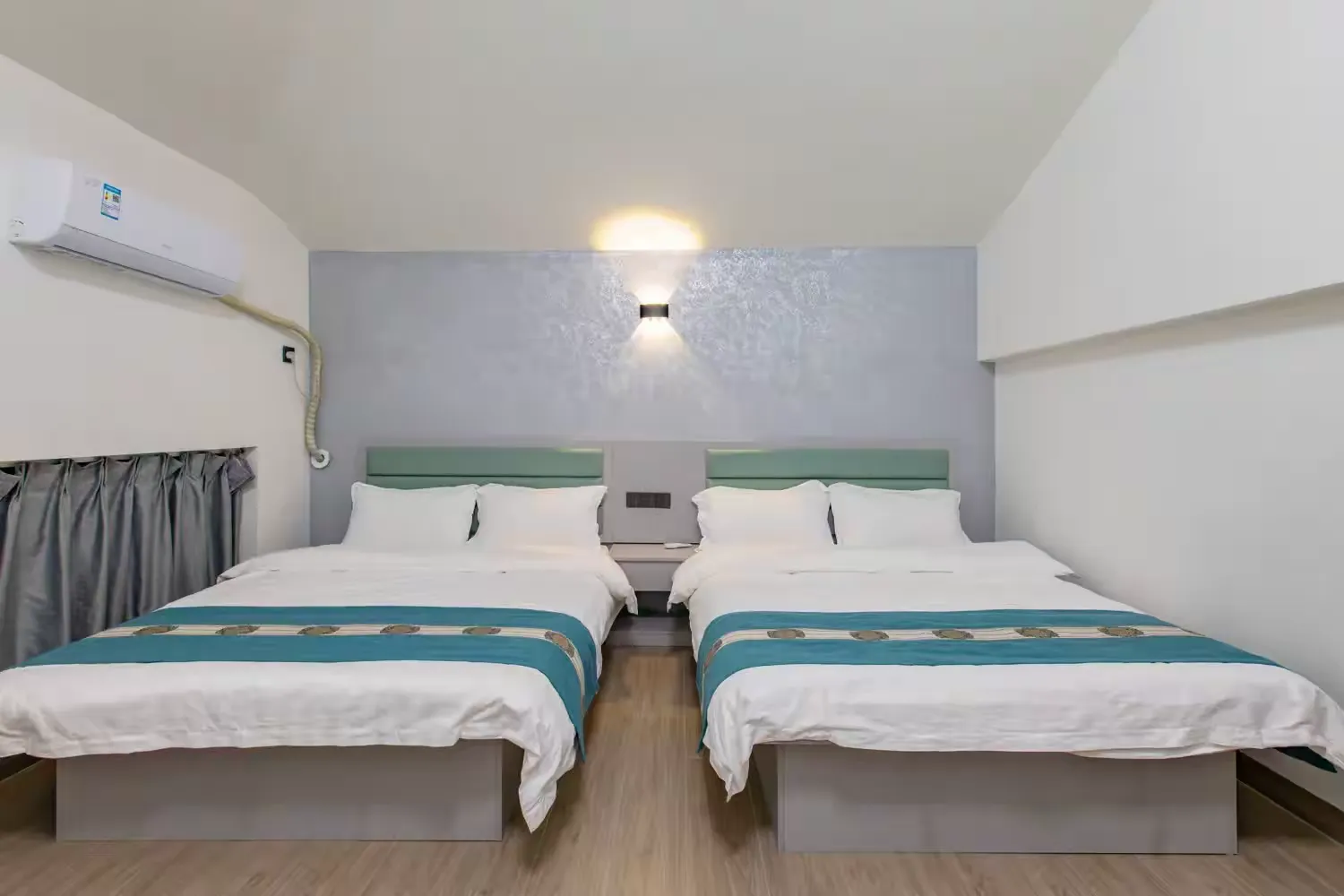 清远恒大新装修全瓷砖上墙简约别墅10房24床10卫