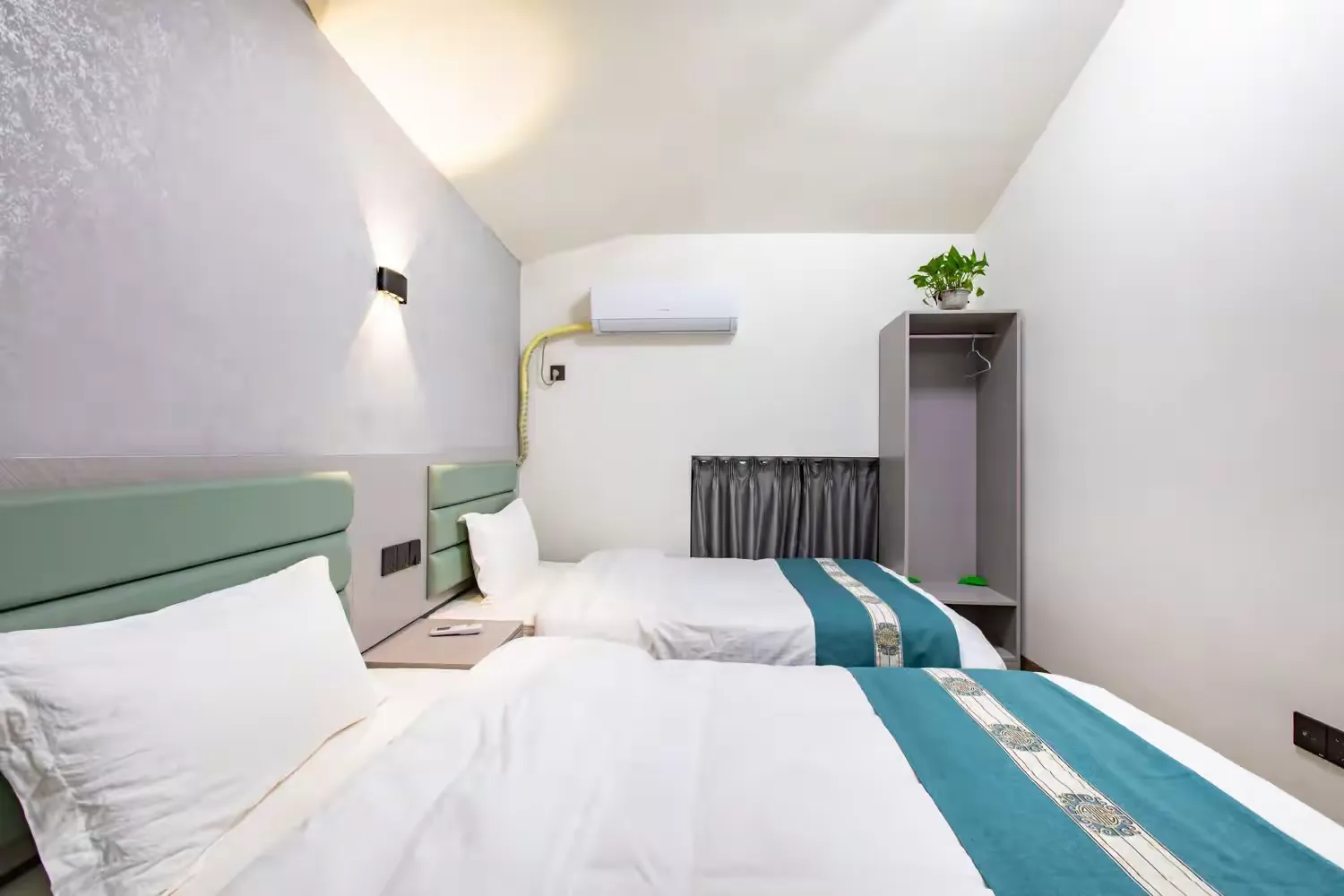 清远恒大新装修全瓷砖上墙简约别墅10房24床10卫