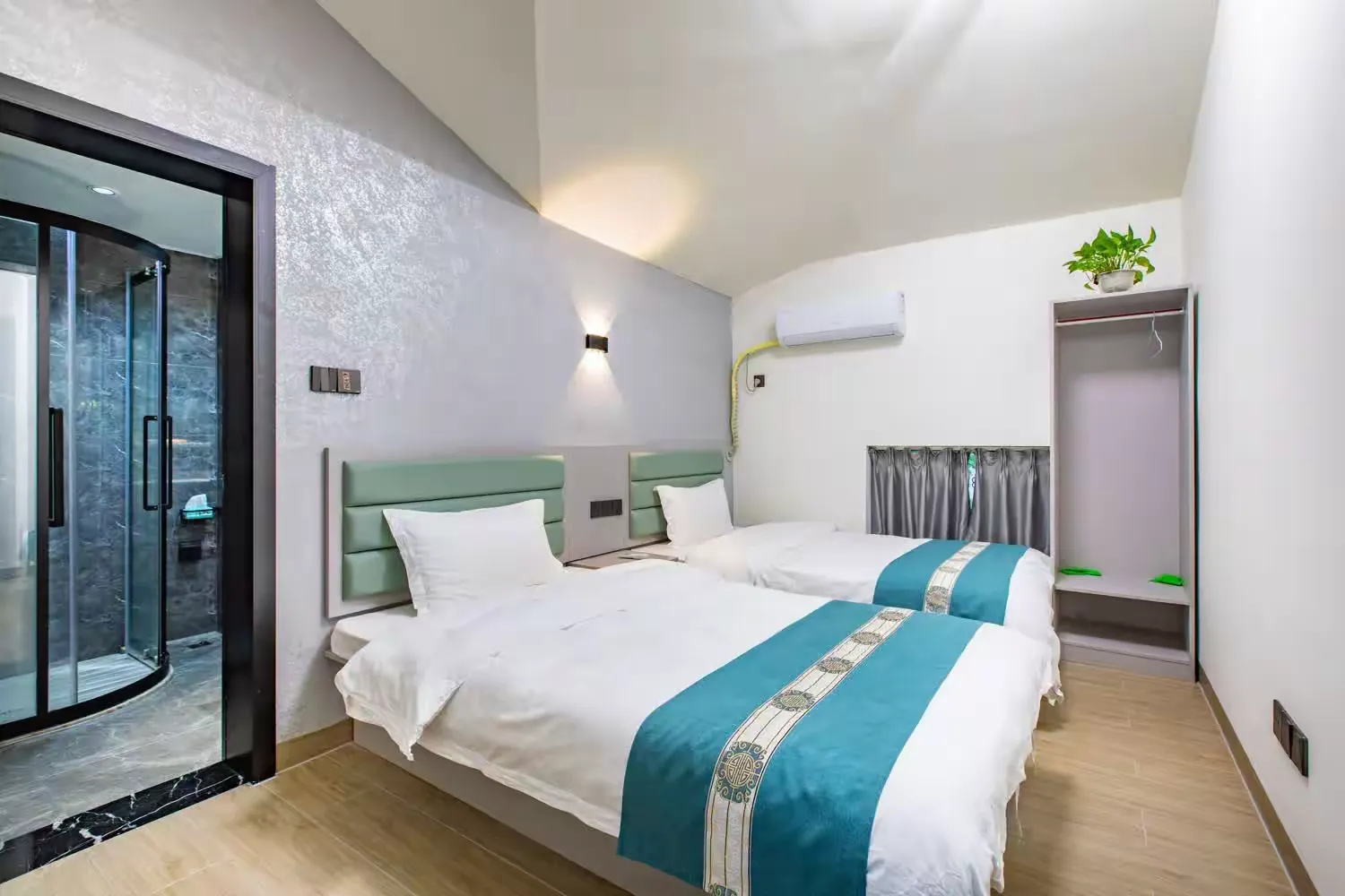 清远恒大新装修全瓷砖上墙简约别墅10房24床10卫