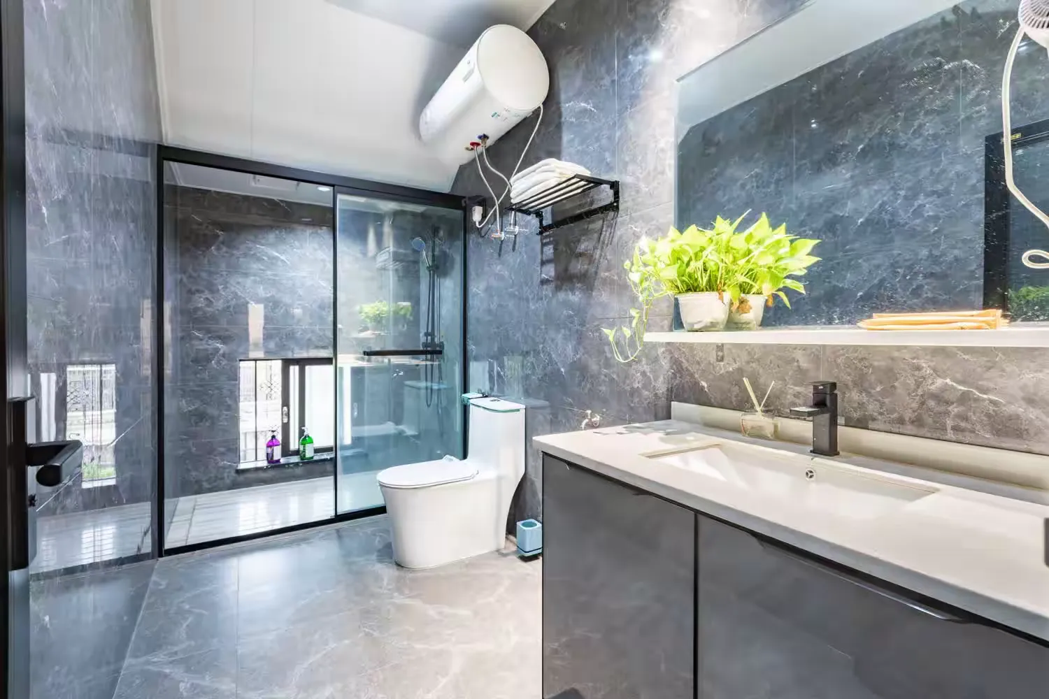 清远恒大新装修全瓷砖上墙简约别墅10房24床10卫