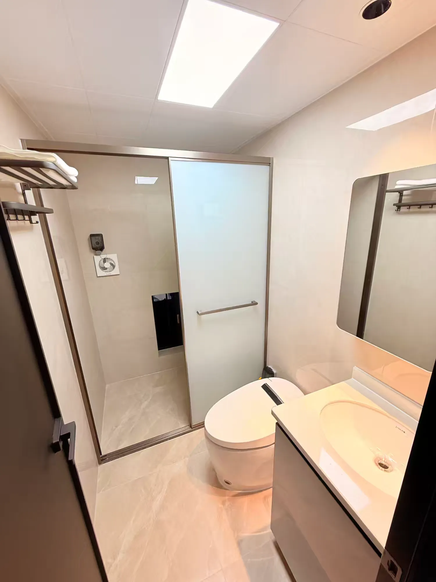 清远恒大双拼联排18房34床16卫全新装修网红简约度假别墅独立K房