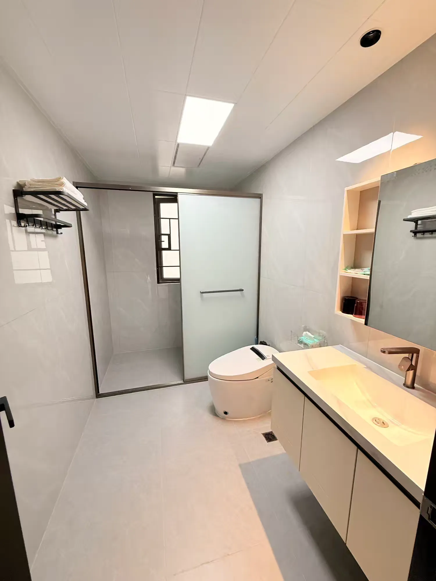 清远恒大双拼联排18房34床16卫全新装修网红简约度假别墅独立K房