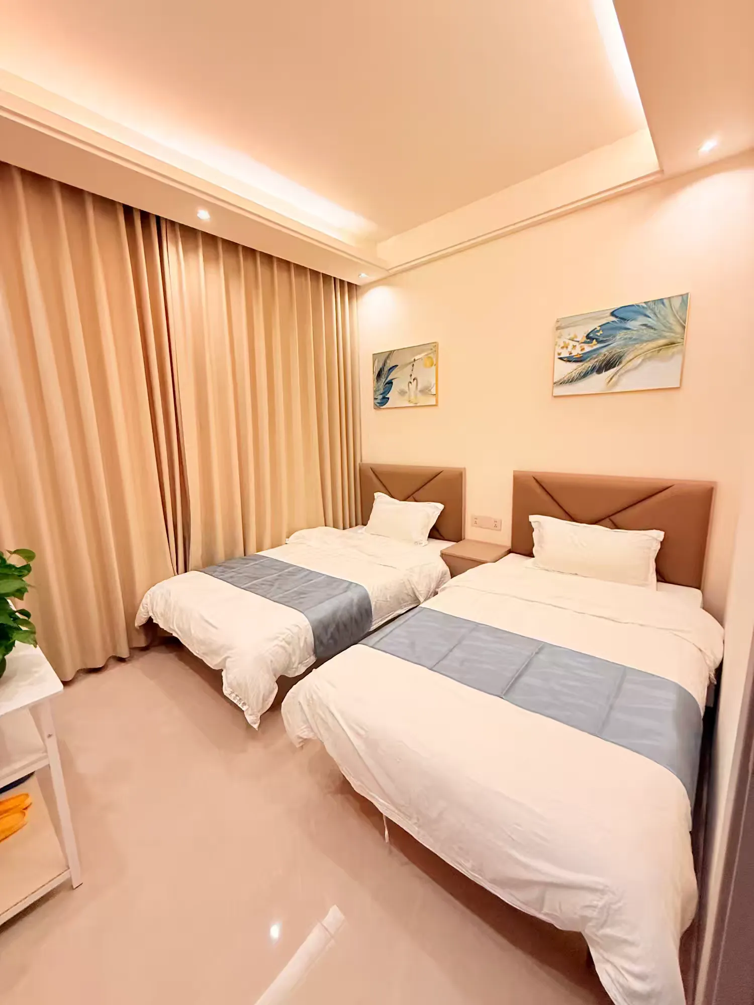 清远恒大双拼联排18房34床16卫全新装修网红简约度假别墅独立K房