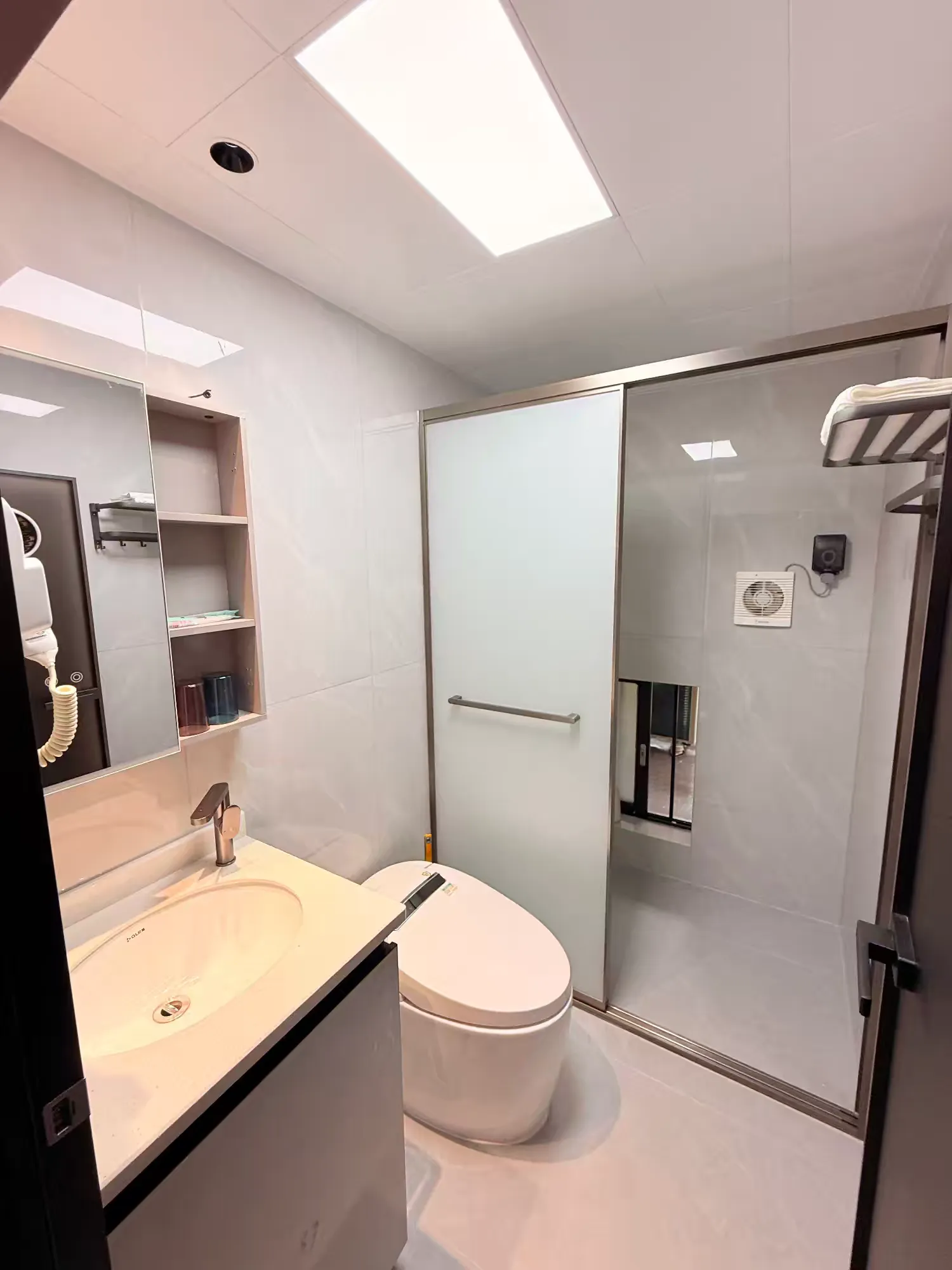 清远恒大双拼联排18房34床16卫全新装修网红简约度假别墅独立K房