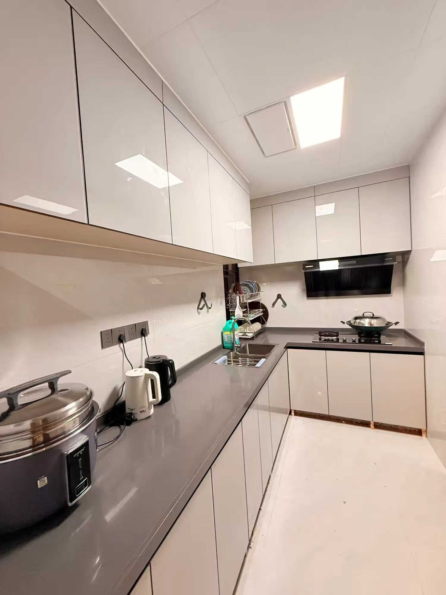 清远恒大双拼联排18房34床16卫全新装修网红简约度假别墅独立K房