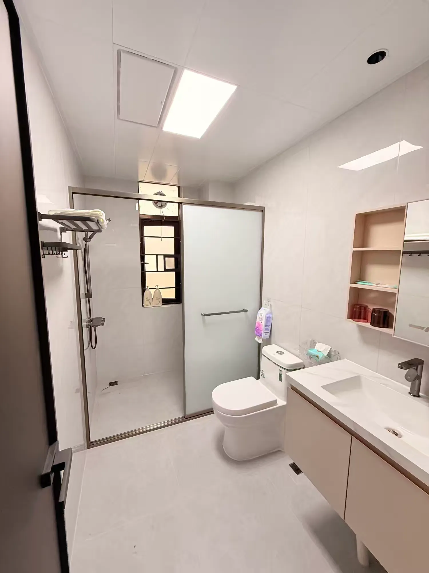 清远恒大双拼联排18房34床16卫全新装修网红简约度假别墅独立K房