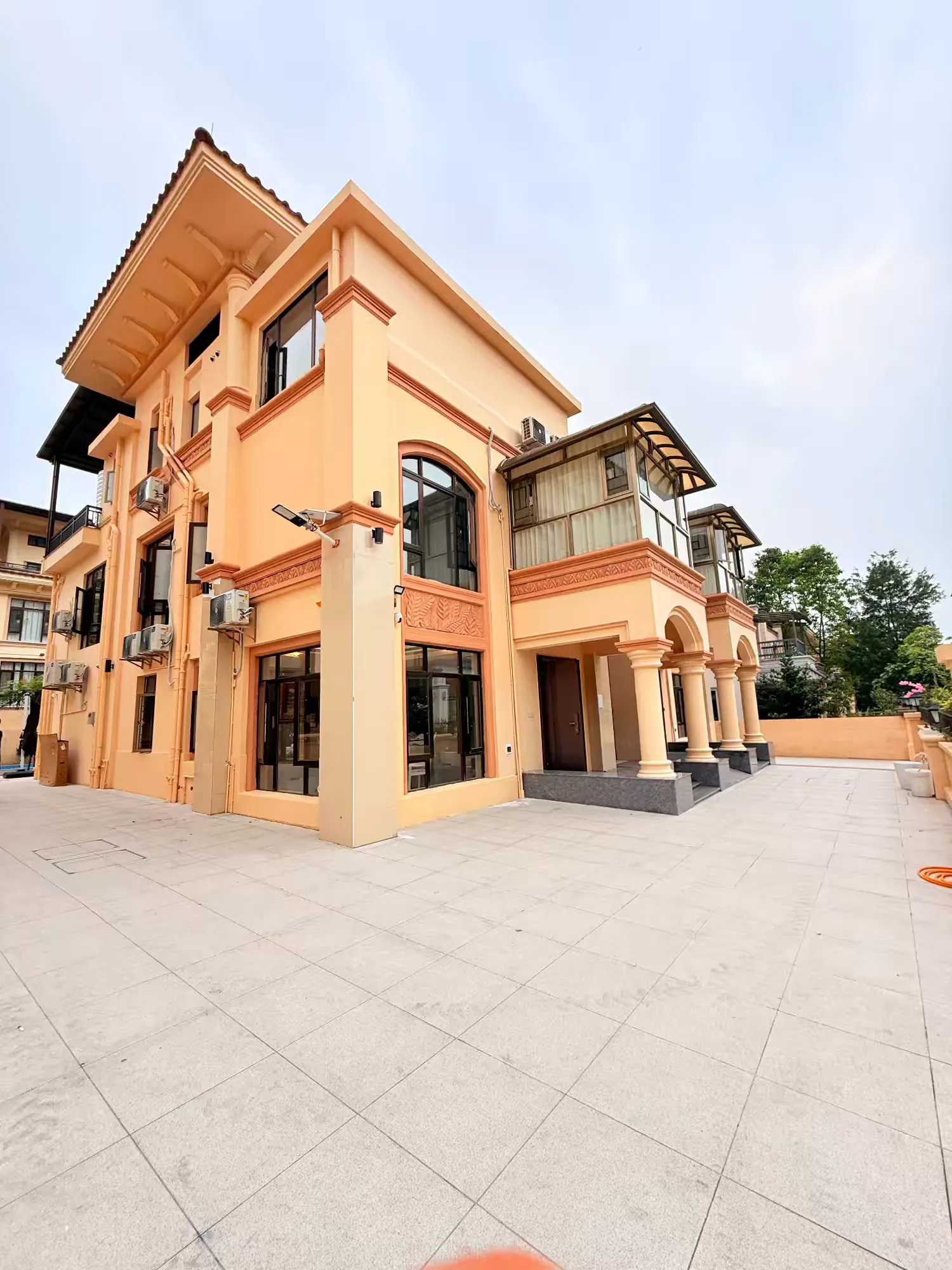 清远恒大双拼联排18房34床16卫全新装修网红简约度假别墅独立K房