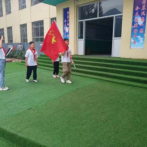 心向红领巾   争做好队员—纪各庄小学少先队员入队仪式暨“五星级少年”表彰大会