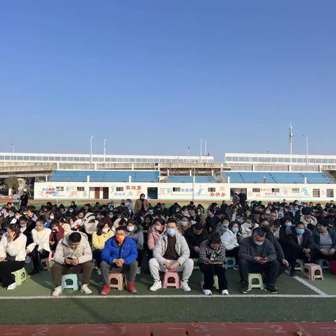 携手赴冬约   家校话成长——梅冲湖学校小学部召开五六年级家长会