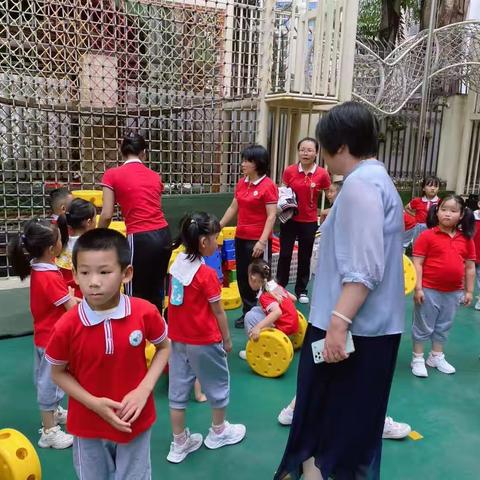 专家引领、助力成长—个旧市萌芽幼儿园迎接云南省教科院学前教研员杨凡老师莅临我园进行师幼互动入班观察