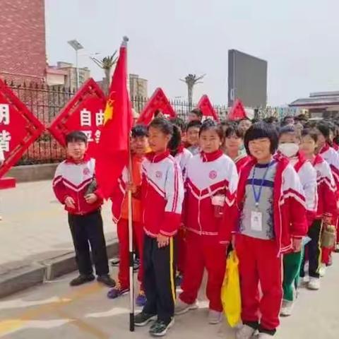 不负好春光踏青正当时 ——东明县第三实验小学五年级十班开展春游活动