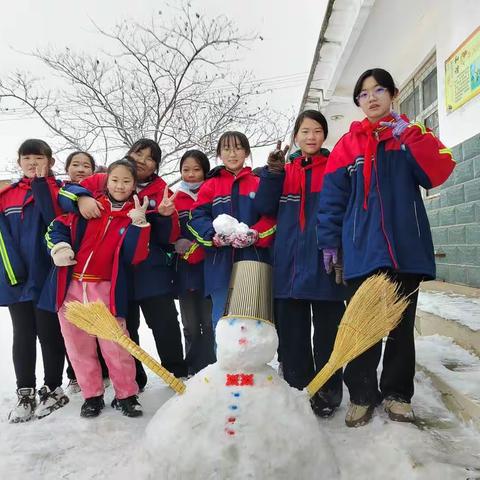 雪中校园，欢乐无限