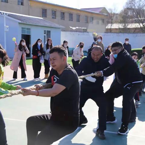 一条绳 一条心—汪清一幼家长拔河比赛