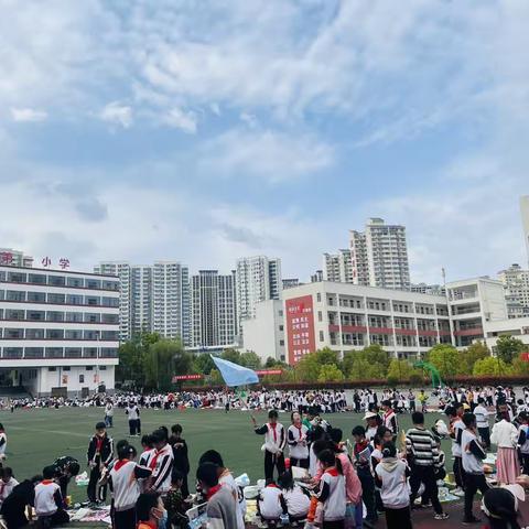 好书共享 传递书香 —记安康高新区第一小学五年级跳蚤书市