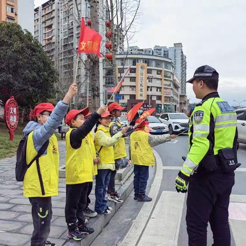 “樱”你而来，“警”上添花——守交通规则，做文明市民