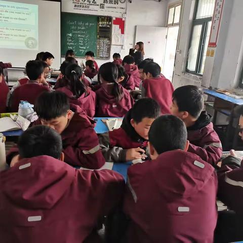 展课堂 秀风采 促成长-----记初中部英语组教研活动