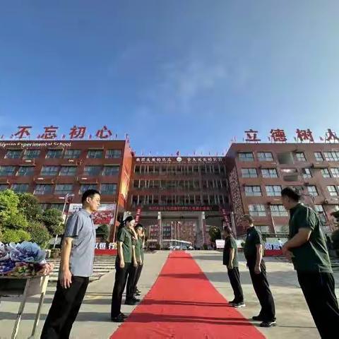 金秋送爽喜迎学子，丹桂飘香共筑明天