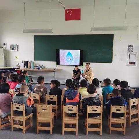 李祥小班语言领域《小雨点》