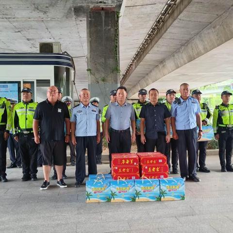 不畏高温保平安，盖山镇为一线执勤民辅警送清凉