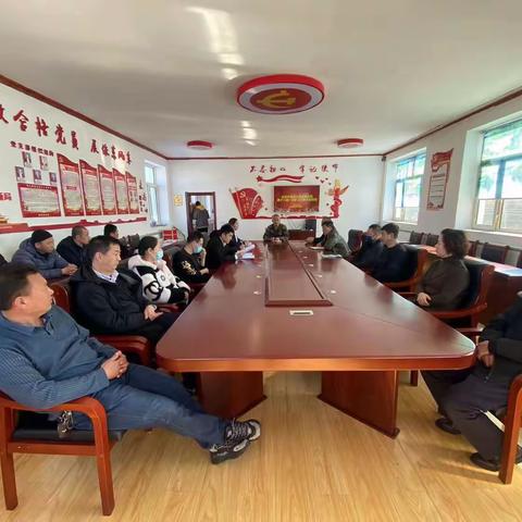 依东林场传达学习阿木尔林业局十二届一次职工代表大会会议精神