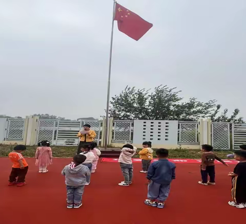 让生命之花在红旗下灿然绽放——记十里墩镇中心幼儿园“预防溺水”师生国旗下宣誓暨签名活动