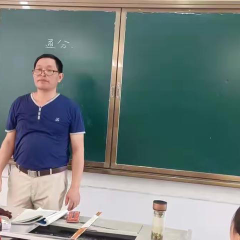 走进课堂，秀技能水平，展师者风采。              ——余干县实验小学