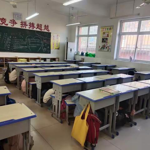 北郭乡前街小学地震应急演练