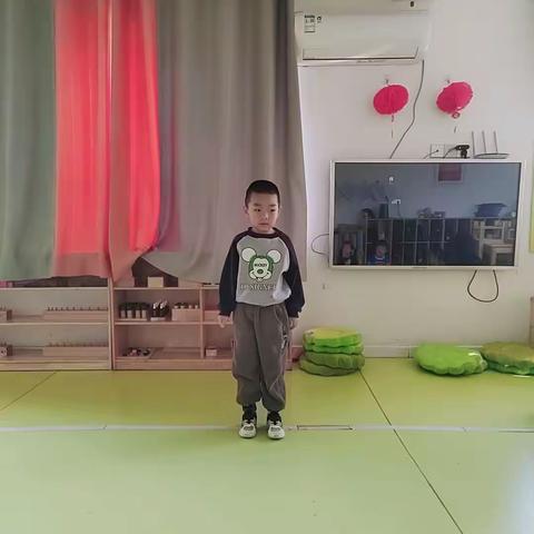 你心目中的幼儿园是什么样的呢？或者你以前上的幼儿园又是什么样的？一起来听听宝贝们分享的主题《我的幼儿园》