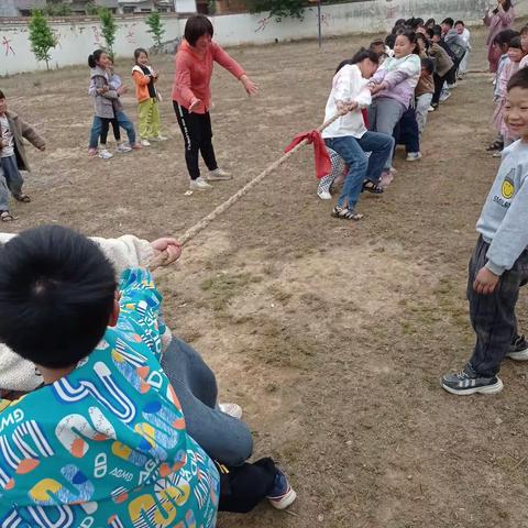 李集小学拔河比赛