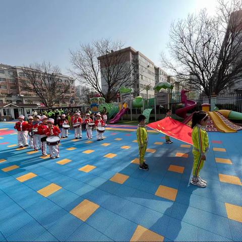 昌盛小太阳幼儿园果果二班升旗仪式！