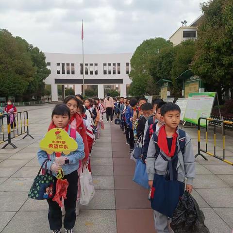 学雷锋，传承“雷锋精神”