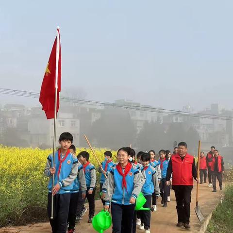 程岭乡中心小学植树节活动