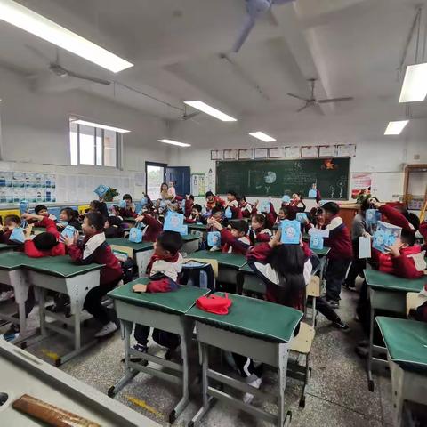 博才阳光实验小学2113班二年级(下)第二次家长进课堂活动