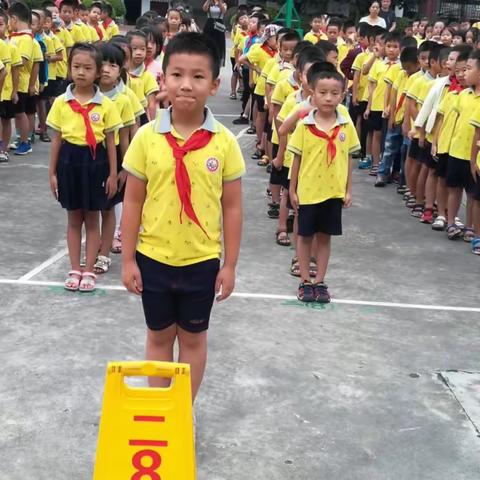 老师镜头下的我们——从稚气未脱的小屁孩儿到意气风发的少年