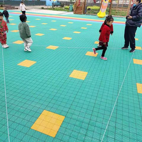 梁阁学校幼儿园晨练活动