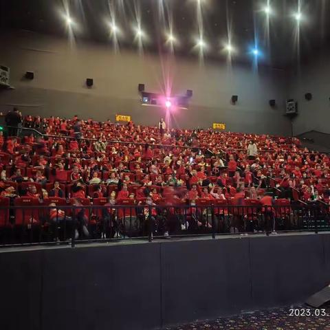 学习乒乓精神 涉取中国力量----库尔勒市第十小学组织三年级观看电影《中国乒乓之绝地反击》