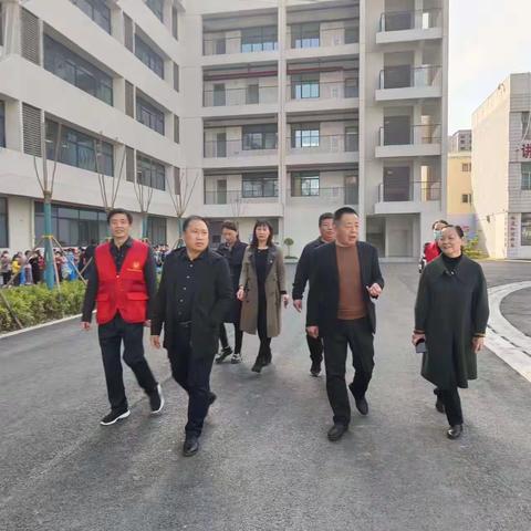 新华区副区长王新道实地督查中心路小学教育集团创文工作
